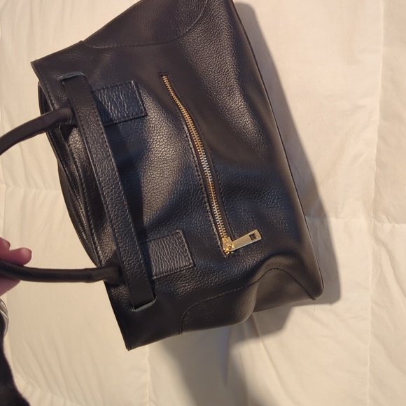 Elegant Black Leather Handbag - Picture 3 of 8